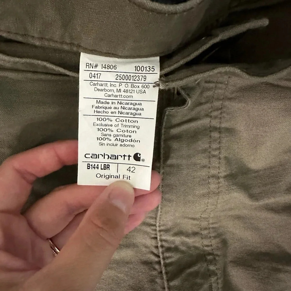 Carhartt original fit size 42 waist cargo shorts light brown color - Picture 3 of 3
